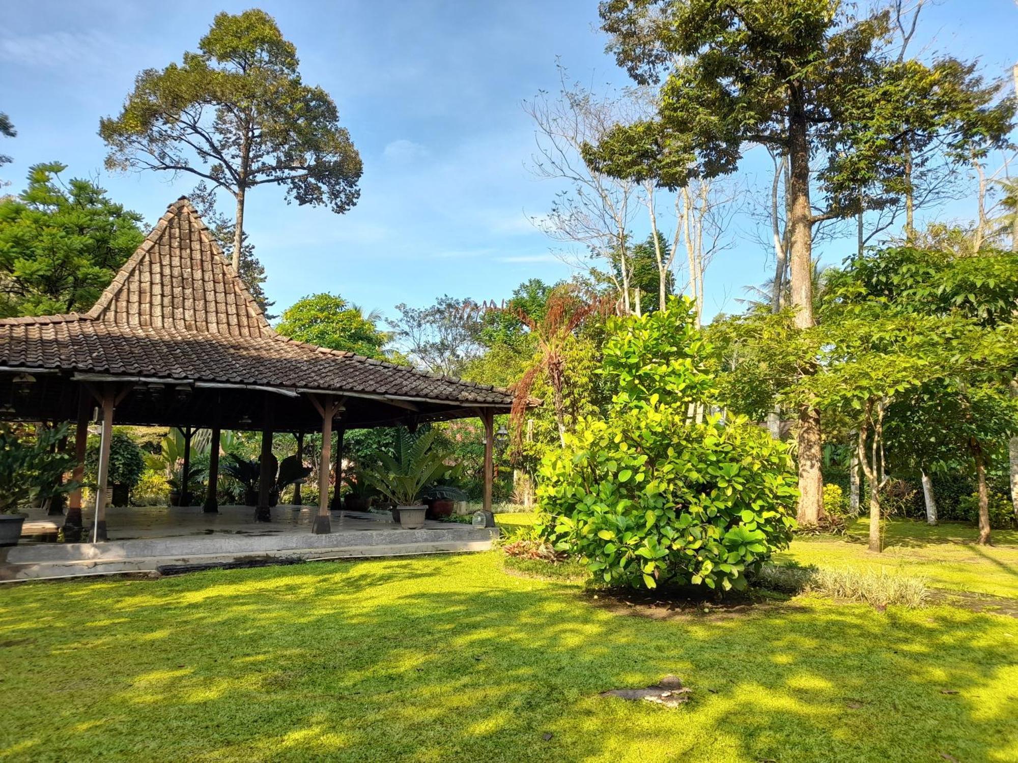 Ndalem Nitihardjan Hotel Magelang Kültér fotó