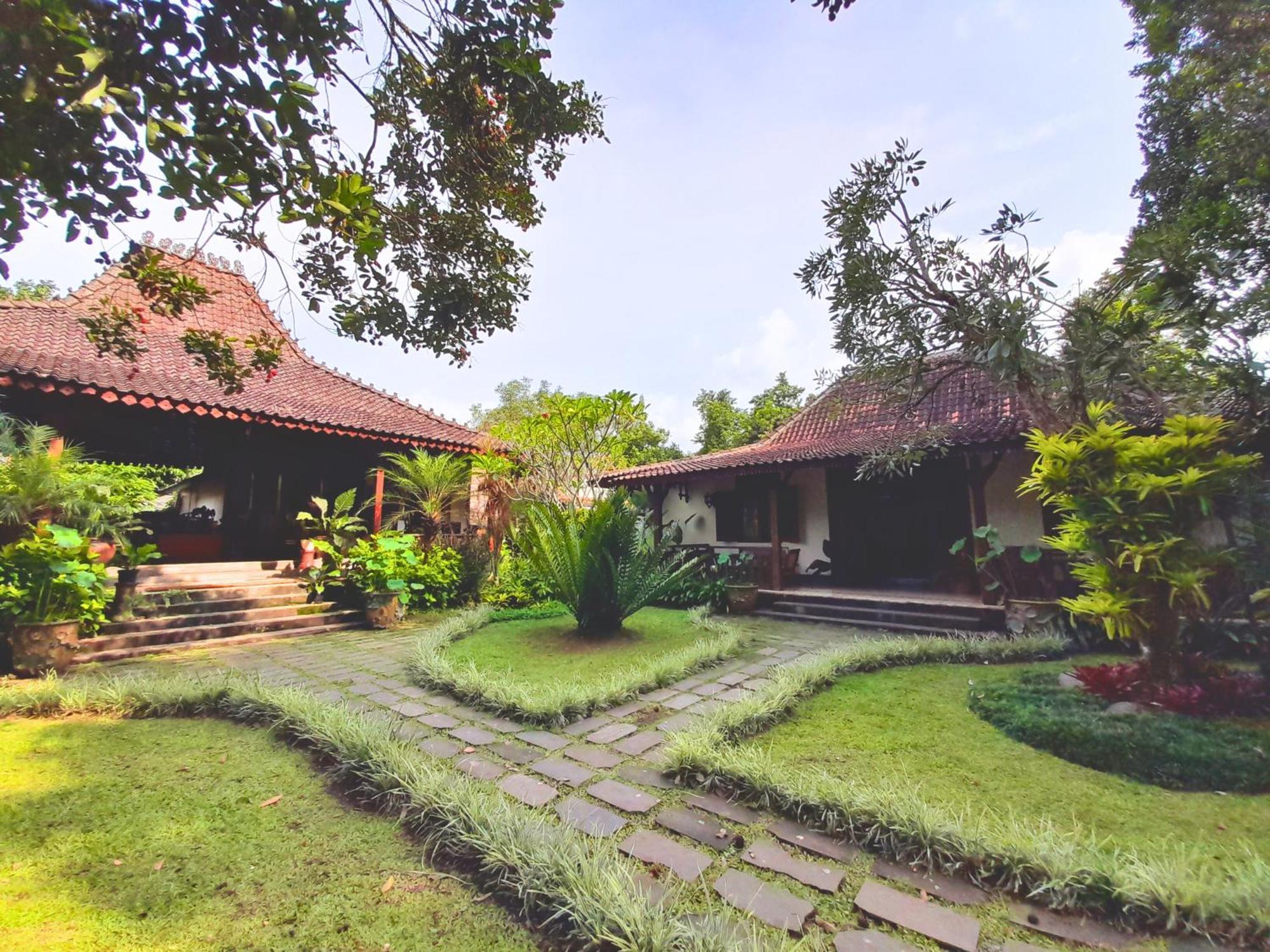 Ndalem Nitihardjan Hotel Magelang Kültér fotó