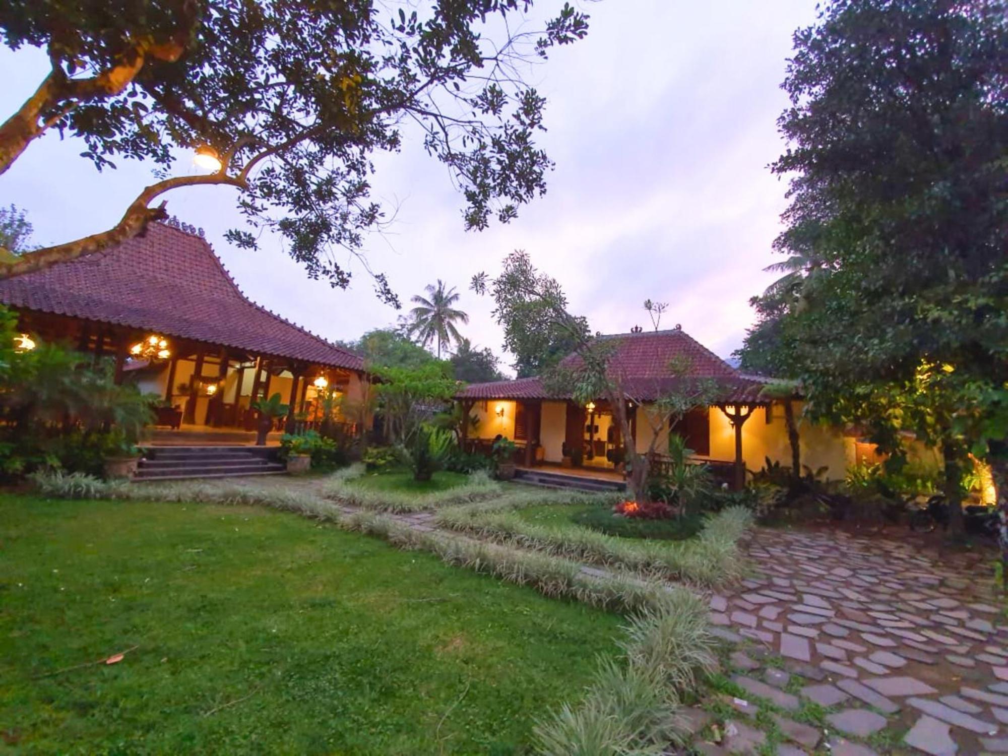 Ndalem Nitihardjan Hotel Magelang Kültér fotó